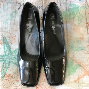 🛼Payless High Lights Size 10 Wide Heels